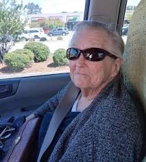 Carol Anslow's Instagram, Twitter & Facebook