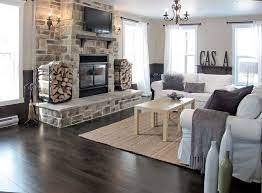 Le panneau en verre vous offre une belle vue sur le feu à l`intérieur de la cheminée. Cheminee Contemporaine Salon 55 Idees En Styles Varies Home Living Room Home Living Room Designs