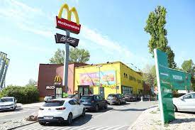 Entscheidet euch für einen oder mehrere sparangebote und zeigt den mcdonald´s gutschein der thekenkraft. Chaos Und Stau Bei Mcdonalds Opening