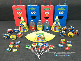 Featuring elmo, cookie monster, big bird, abby cadabby and more on tableware, decorations, and party favors, these sesame street party supplies are sure to impress fellow muppets! Sesame Street Birthday Party Izsypizsy