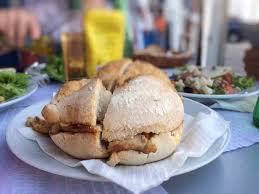 Chic@s, recordaros ke hoy a partir de las 12:00 podras disfrutar de una pancetada, y cervecita con los amigos en la bifana. The Bifana Portugal S Best Sandwich Portugalist