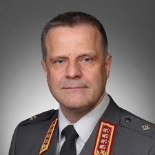 There are individuals who leave a lasting mark. Admiral Rob Bauer, former  Chair of the NATO Military Committee, is one of them. His military career  is exceptional, but for us one specific