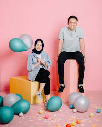 Entdecke rezepte, einrichtungsideen, stilinterpretationen und andere ideen zum ausprobieren. 12 Ide Pre Wedding Studio Tak Bersentuhan Tak Kalah Cantik Sama Yang Latarnya Pemandangan