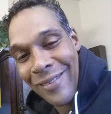 Who does dreadlocks and wicks in New London?