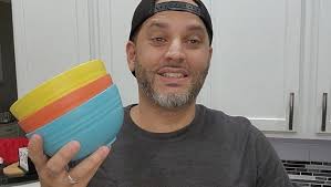 Amazon.com: 24 OZ Unbreakable Cereal Bowls, 8 Pieces Wheat Straw Bowls,  Microwave and Dishwasher Safe Reusable Bowls Set, BPA Free E-Co Friendly  Bowl for Ramen, Soup, Salad -Multi Color : Home &