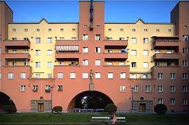 Record and instantly share video messages from your browser. Stadtspaziergang Ringlinien Karl Marx Hof