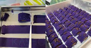 Segelintir masyarakat meletakkan tat nanas dalam kumpulan biskut (biskut raya) kerana penggunaan doh atau tepung pada kulitnya. Biskut Tart Cadburry Inti Coklat Bukan Saja Resipinya Mudah Nak Buat Tapi Cetus Selera Sepanjang Syawal Kashoorga