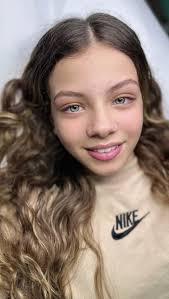 Um pouquinho dos passos e do trabalho da Samara Campos por aqui 🫶🏻✨.  #sobrancelhasperfeitas #transformacao #nanofios #fioafiorealista  #micropigmentaçãobrasilia #haut #saopaulo #zonanortesp  #designdesobrancelhas #belezatransformada #sobrancelhaétudo