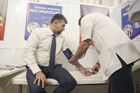 România, la un pas de noaptea democraţiei scandalos! Ministrul SÄƒnÄƒtÄƒÅ£ii S A Vaccinat Antigripal La News Ro