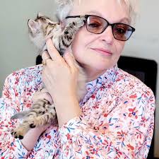 Is there any vets up here that are open Saturdays? I think my dog broke a  hip😢