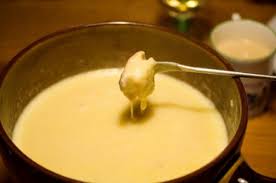 Original Schweizer Kasefondue Rezept Rezept Kasefondue Rezept Kasefondue Lebensmittel Essen