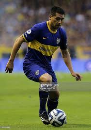 Triste regreso de riquelme juan román riquelme, quien no jugaba oficialmente desde el pasado 4 de julio, no pudo evitar que boca juniors. Juan Roman Riquelme Of Boca Juniors Plays The Ball During A Match Boca Juniors Juan Roman Riquelme Junior