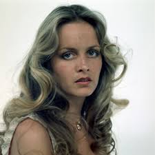 Dame Lesley Lawson, also known as #Twiggy who catapulted to fame in the  1960s is 76 today. Image from the Bruce Forsyth 1976 special Bring