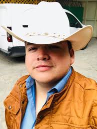 Cantante Versátil Jerry Torrez