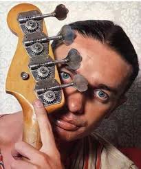 I told our good friend from Brazil, Filipi, that he looks like the great  Jaco Pastorious. He had never heard of him (Filipi is barely 30 years-old)  so I showed him this