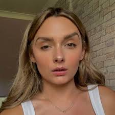 Robyn Murray (@heythererobyn)