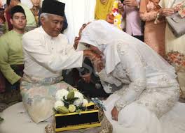 Masih belum terlambat untuk kami ucapkan tahniah kepada pelakon, datuk jalaluddin hassan yang sudah selamat diijabkabulkan dengan pilihan hatinya, rapidah abdul ghani pada jam 10.55 pagi semalam di masjid bandar tun hussein onn, cheras, kuala lumpur. Ibu Tunggal Beranak 4 Jadi Milik Jalaluddin Hiburan Mstar