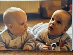 38 years after the picture was taken, these two brothers decided to  recreate the photo now that they are adults. A lot of years may have passed  since then but their boyish