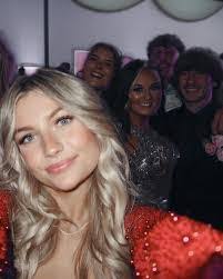 Delilah Cunningham's Instagram, Twitter & Facebook