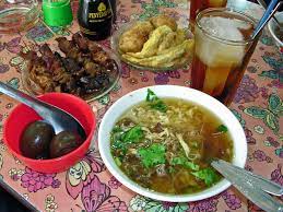 2 buah tomat, iris halus. Mencoba Resep Soto Mie Kikil Khas Bogor Kompasiana Com