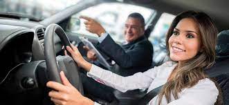 Au scos 2.000 de lei din buzunar ca să obțină un atestat de pe urma căruia pot câștiga mii de euro în fiecare lună. Fenomenul Instructorului Auto Care Confunda Piciorul Elevelor Cu Schimbatorul De Viteze Ai Auzit De Asa Ceva