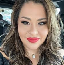 Kelly Markowski's Instagram, Twitter & Facebook