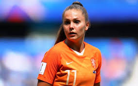 Le orange lionesses inizieranno il loro percorso a francia2019 contro la scozia. Lieke Martens Chi E Eta Carriera Della Campionessa Dell Olanda Femminile