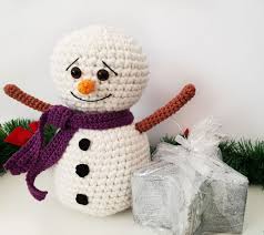 Bevor sie den kopf auf den rumpf kleben, überlegen sie sich, ob sie ihren schneemann beleuchten möchten. Kostenlose Hakelanleitung Schneemann