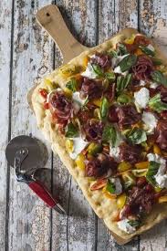 Focaccia Con Bresaola Pomodorini E Stracciatella La Ricetta Di Sonia Peronaci Ricetta Pasti Italiani Ricette Idee Alimentari