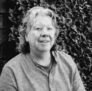 Hilary Hobbs's Instagram, Twitter & Facebook