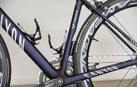 Nicknamed nairoman and el cóndor de los andes, quintana is a specialist climber. Nairo Quintana S Canyon Ultimate Cf Slx Tour De France Bike Bicycling