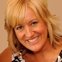 Julie Dewald's Instagram, Twitter & Facebook