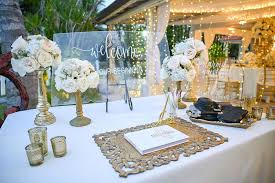 The Gold White Ivory Themed Colours Of This Wedding Transcend To Their Beautiful Welcome Table Design By Wedding Welcome Table Welcome Table Wall Seating