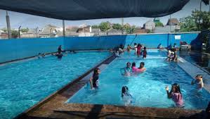 Malang memang tepat sekali sebagai destinasi wisata bagi wisatawan, tidak hanya menjadi tujuan wisatawan lokal, banyak juga wisatawan luar daerah hingga mancanegara. Deretan Kolam Renang Di Malang Beserta Tiket Masuknya Trip Jalan Jalan