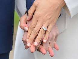 A one carat engagement ring typically costs around $5,500, but most couples spend over $6,000—and 7 percent spend over $10,000. The Most Expensive Celebrity Engagement Rings Of All Time