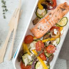 Low Carb Lachs Mit Mediterranem Ofengemuse Und Feta Rezept Rezepte Essen Lachs Gerichte