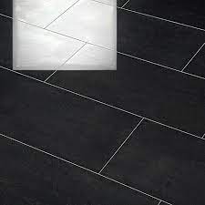 Durch engobieren und glasieren dieses steingutplättli wird die oberfläche veredelt, der weisse scherben unterstreicht dabei die hochwertigkeit des produktes zusätzlich. Futura By Palazzo Feinsteinzeugfliese 30 X 60 Cm Schwarz Poliert Bauhaus