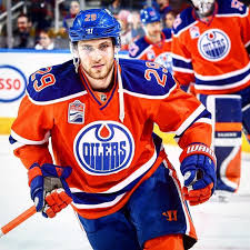 Leon draisaitl, playing for his native country of… leon draisaitl finished this season with 77 points, which put him 8th overall in the nhl and breaks the record for most nhl points by a german player. Leon Draisaitl Wallpaper Fotos Leon Draisaitl Wallpaper Edmonton Oilers Jogadores De Hoquei Nhl