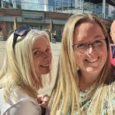 Hello. My Mum has just been diagnosed this week with pancreatic cancer. We  are devastated. Can you please recommend which food she should eat as a  priority? Thank you for any information.