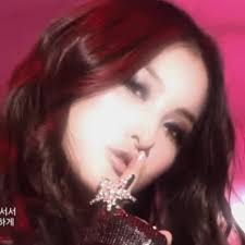 Gyuri Kara Star Golden Bell