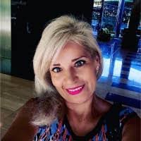 Doris Mott's Instagram, Twitter & Facebook