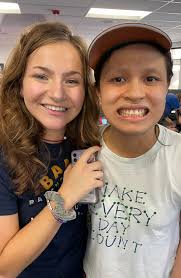 Yay for our fave volunteers! Hailey's busy school schedule doesn't stop her  from making time with her friends at Cortney's Place. ♥️🥰