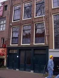 As a visitor, you experience this story through a audio tour, quotes, photos, videos, and original items. Anne Frank Haus Amsterdam Bilder