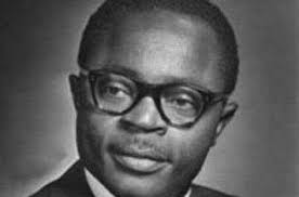 Bonjour. Je reviens du village. A quoi sert cet 'instrument''. Quel est son  nom dans votre langue, si vous l'utilisez, bien sûr. Andre Eugene Ilboudo