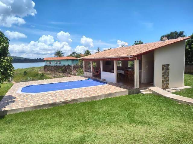 Chácara Charbella, às margens do lago, gerada com IA