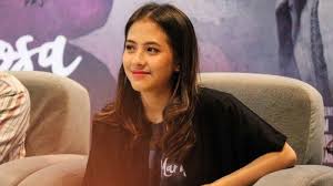 Jun 22, 2021 · keluarga cemara, dilan 1990,. Profil Adhisty Zara Jebolan Jkt48 Main Di Film Dua Garis Biru Keluarga Cemara Dan Dilan 1990 Tribun Pontianak