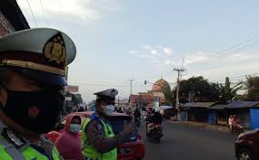 Total luas wilayahnya mencapai 35.587 km2, ibu kota sekaligus pusat pemerintahannya berada di bandar lampung. Cegah Kemacetan Polsek Gunungjati Lakukan Pelayanan Prima Sigap Rri Cirebon