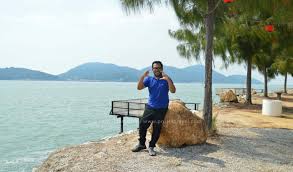 It has its own restaurant and bar. Pulau Marina Ada Chalet Unik Rockbund Fishing Chalet Mawardi Yunus