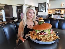 You can actually bake hamburgers in the oven and end up with an delicious burger. Watch A Record Holding Competitive Eater Take On This 10 Pound Omg Burger Challenge