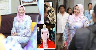 Sultanah terengganu, sultanah nur zahirah tidak pernah terlibat secara langsung atau tidak langsung dalam urusan. Pesona Sultanah Nur Zahirah Tetap Menawan Dengan Tudung Awning Nona